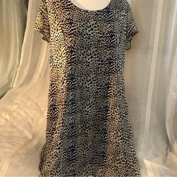 Leopard flowy dress size medium - Picture 9 of 12